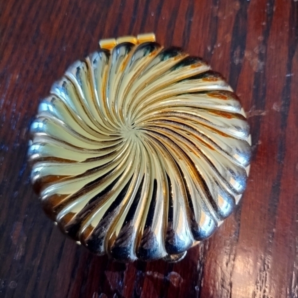 Vintage partylife compact case